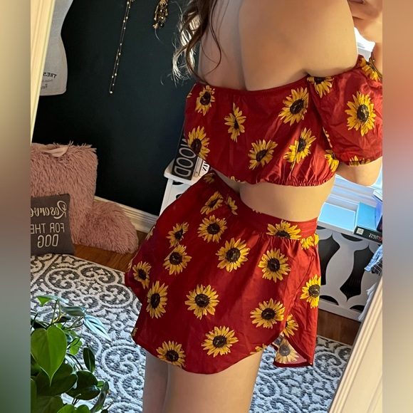 Adorable 2-piece sunflower set ✨ - Picture 3 of 3